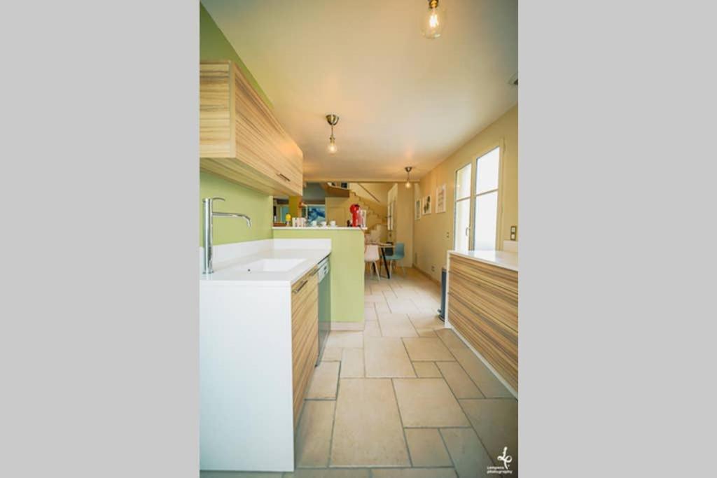 Maison Piscine Interieure Et Garage تروي المظهر الخارجي الصورة