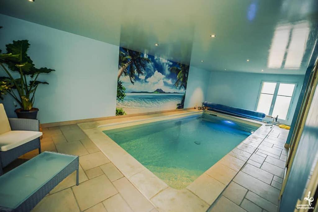 Maison Piscine Interieure Et Garage تروي المظهر الخارجي الصورة