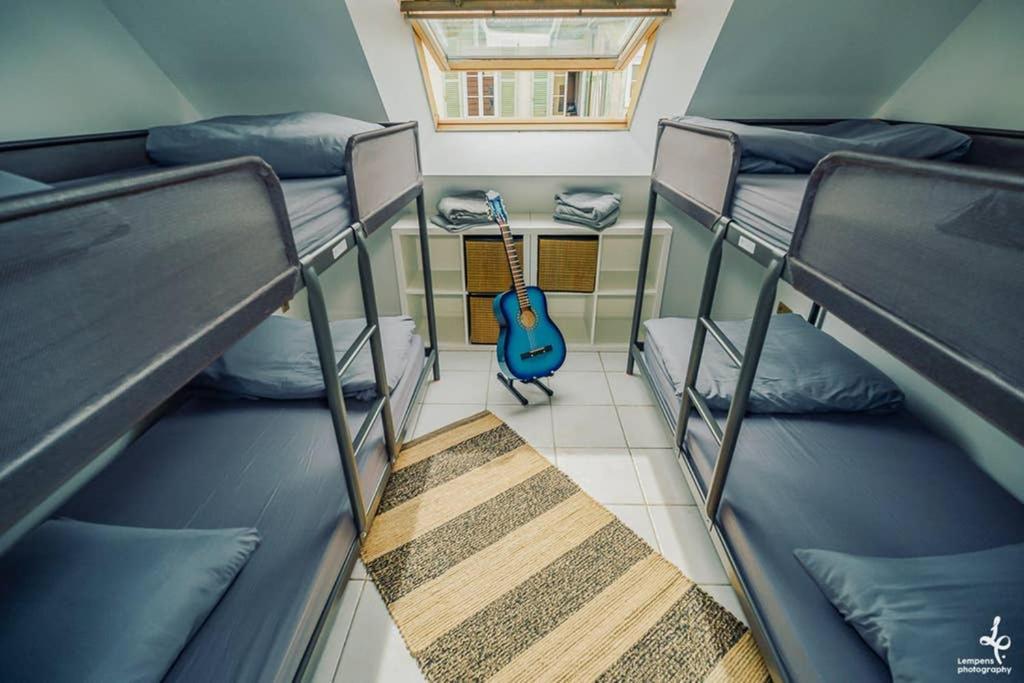 Maison Piscine Interieure Et Garage تروي المظهر الخارجي الصورة